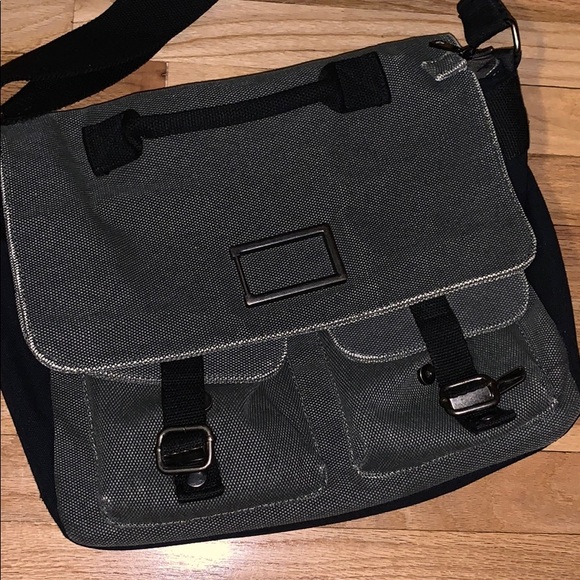 Ducti Messenger Bag - Picture 2 of 4